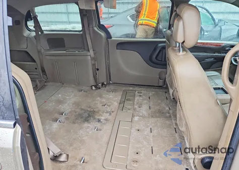 2015 Chrysler Town & Country Touring z USA, uszkodzony, nr VIN 2C4RC1BG9FR725903